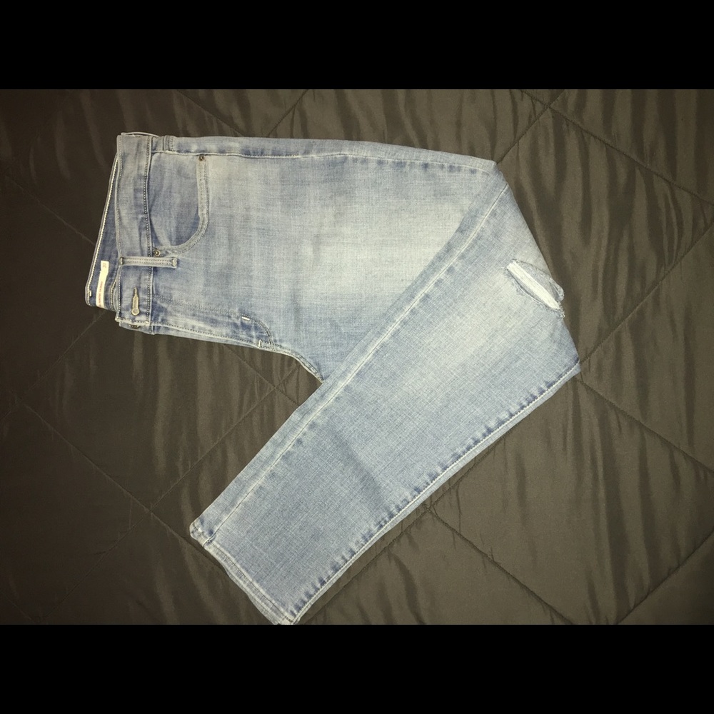 Levi’s Slimming Skinny Jeans